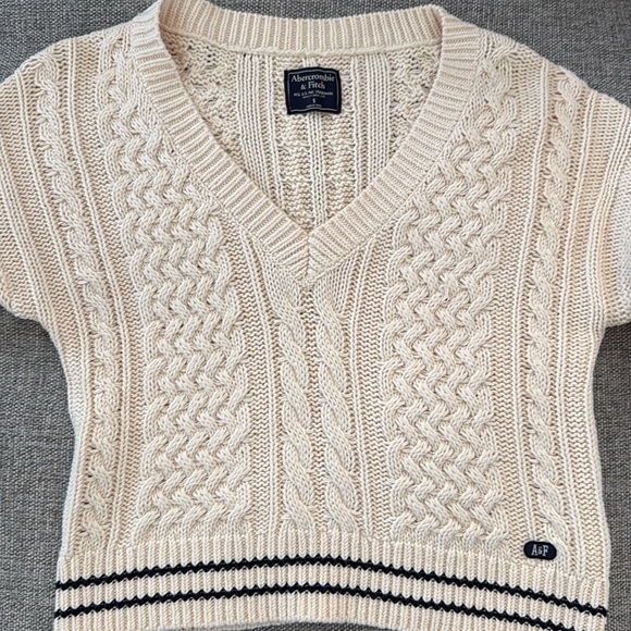 Abercrombie and Fitch sweater - Picture 4 of 4